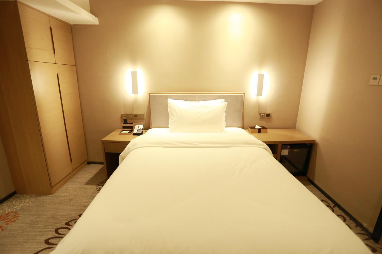 Lavande Hotel Baogang Avenue Guangbai Xinyi Branch Kanton Exterior foto